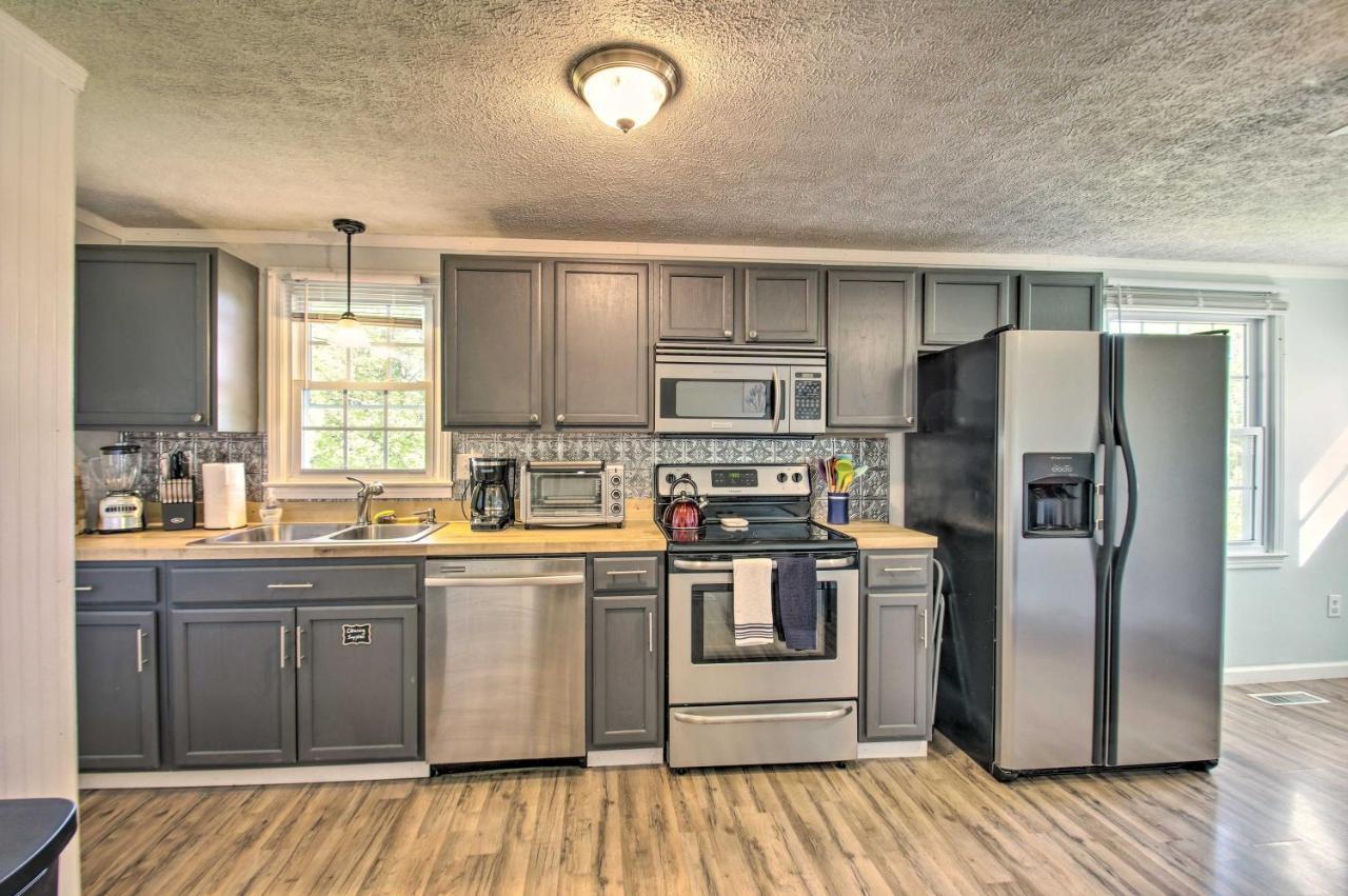 Dog-Friendly Fayetteville Home With Hot Tub! Exterior photo