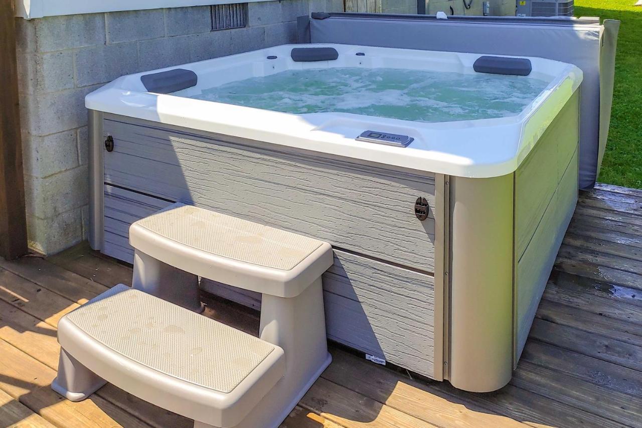 Dog-Friendly Fayetteville Home With Hot Tub! Exterior photo